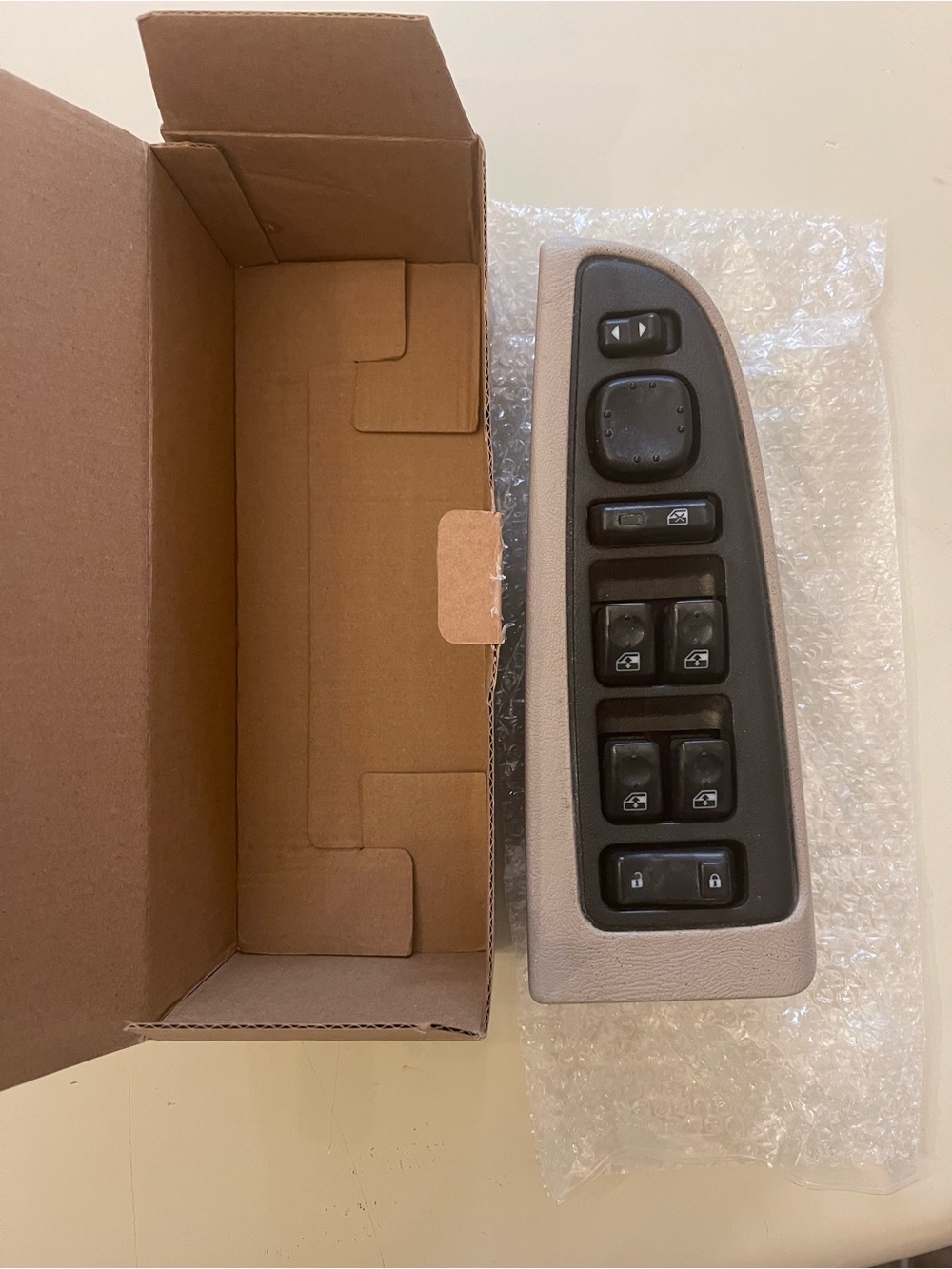 15883323 Front Driver Side Master Power Window Switch for 2003-2007 Chevy